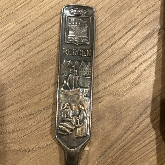 Bergen Collectors Spoons - Picture 2 of 4